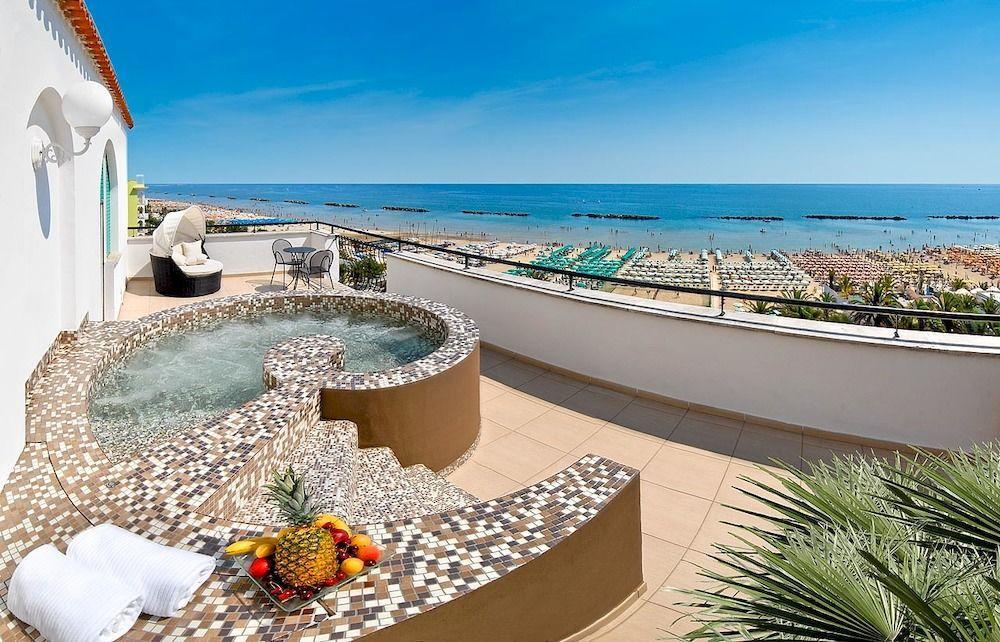 Grand Excelsior Hotel